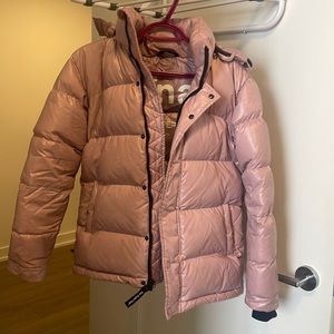 Aritzia TNA Pink High Gloss Super Puff Size XXS